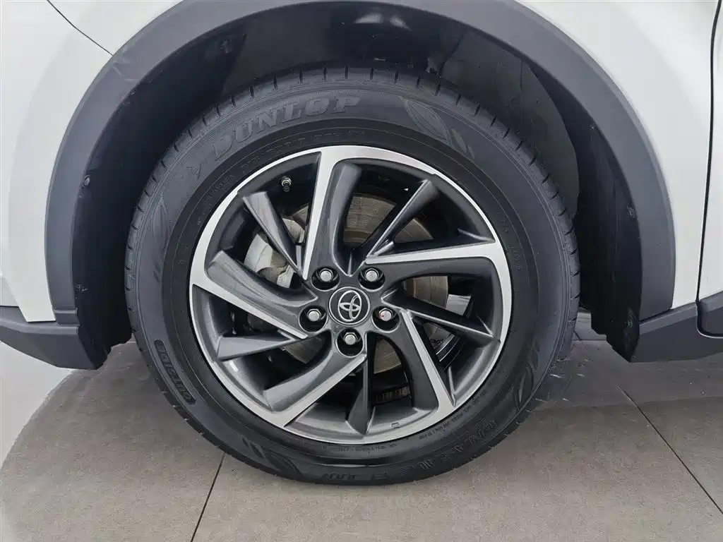 Toyota C-HR 2023 — фото 17