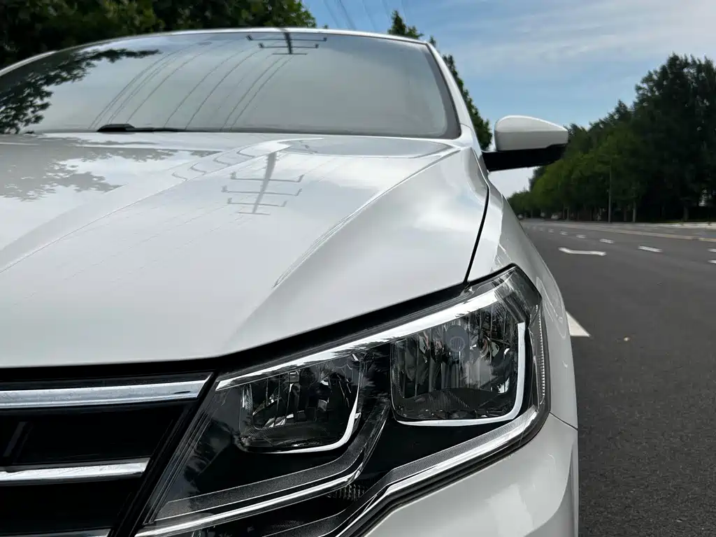 Volkswagen Jetta 2018 — фото 11