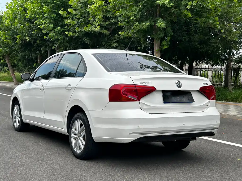 Volkswagen Jetta 2018 — фото 5