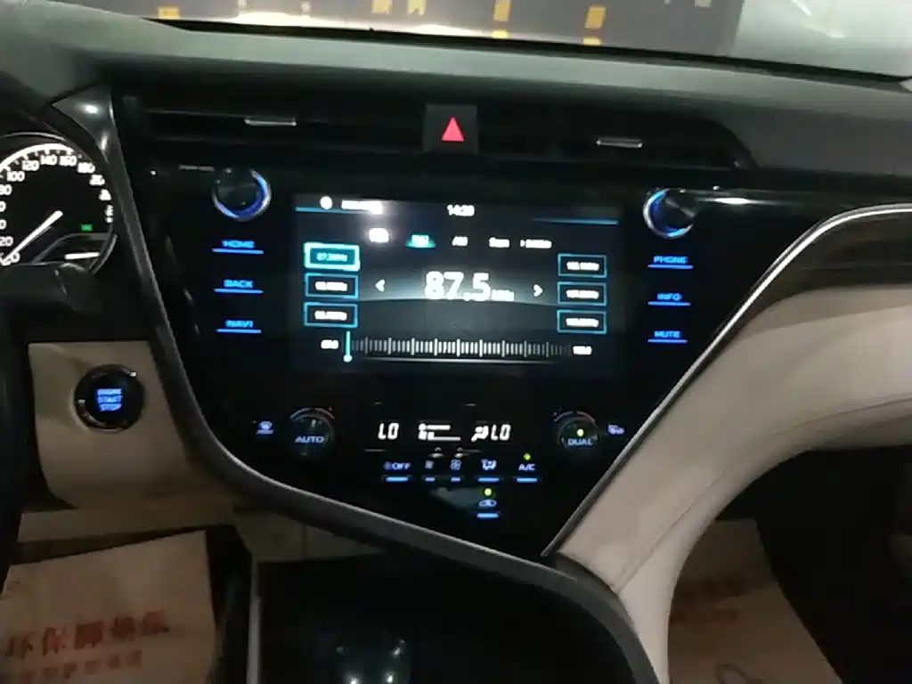 Toyota Camry 2020 — фото 20