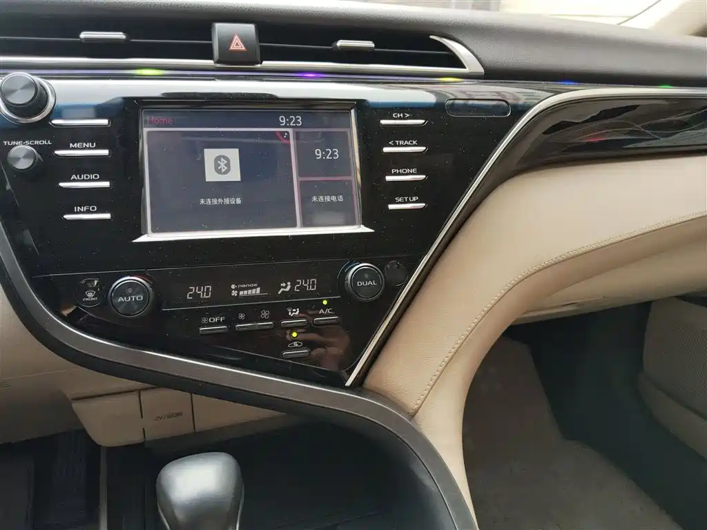 Toyota Camry 2018 — фото 10