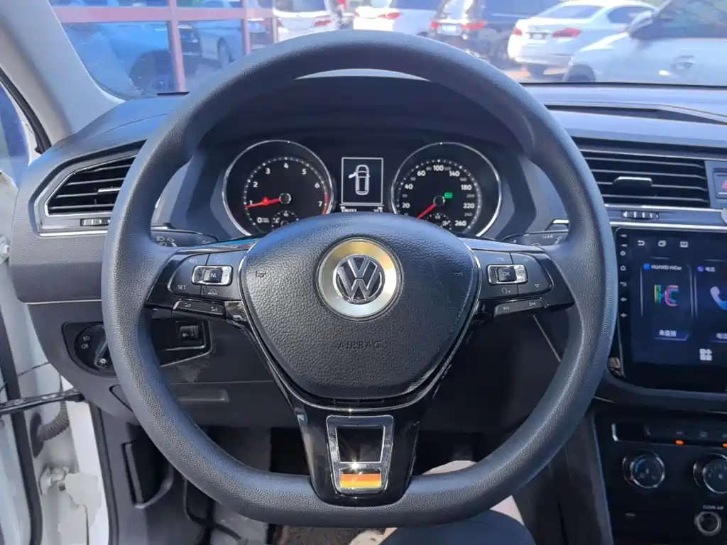 Volkswagen Tiguan L 2017 — фото 11