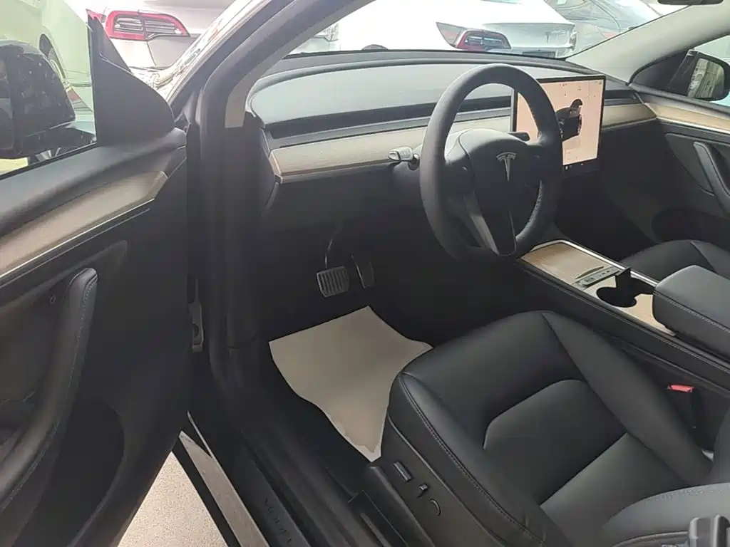 Tesla Model Y 2022 — фото 16