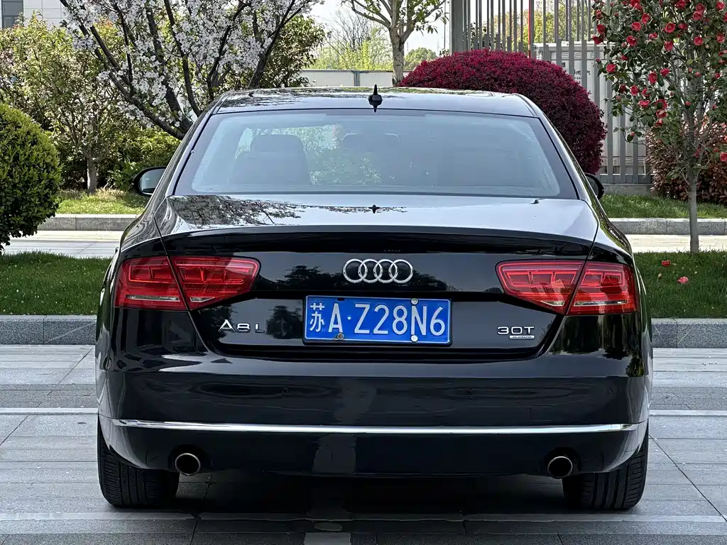 Audi A8 2011 — фото 5