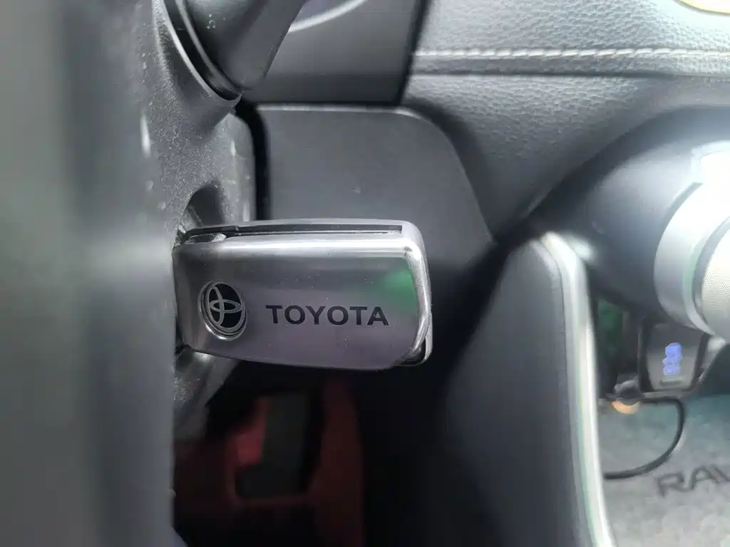 Toyota RAV4 2020 — фото 11