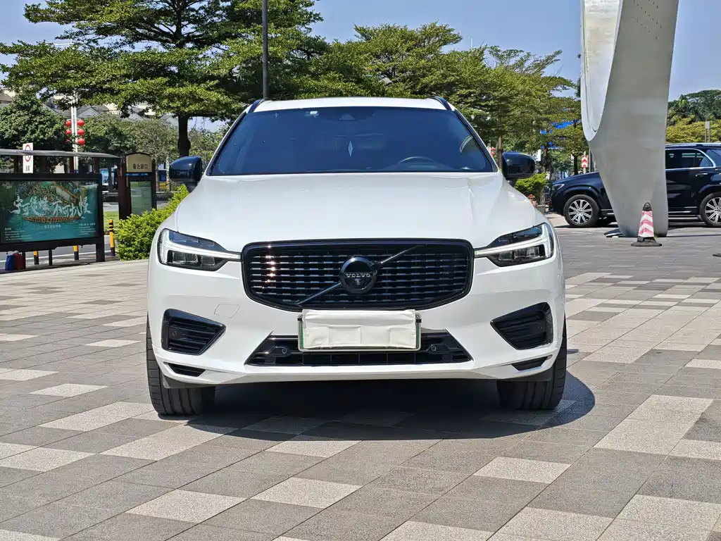 Volvo XC60 Plug-In Hybrid 2021 — фото 2