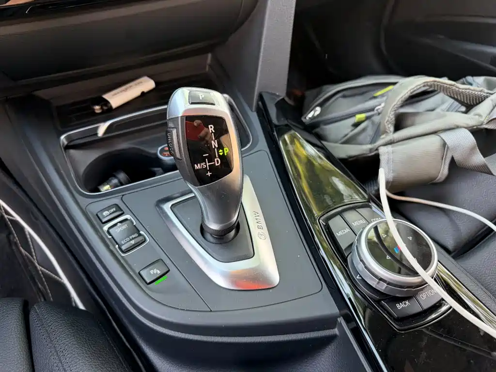BMW 3 Series 2018 — фото 9