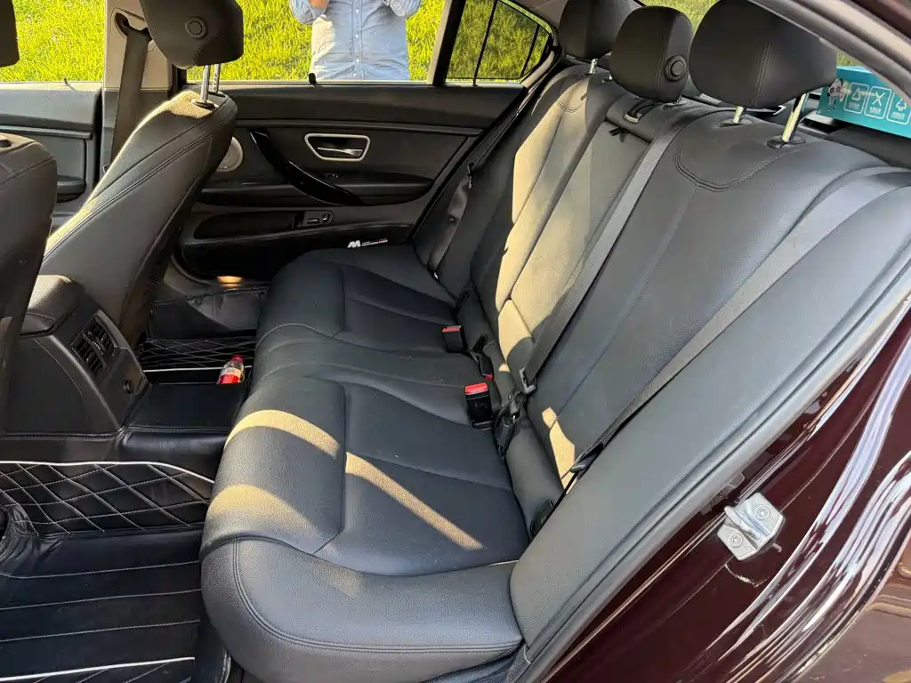 BMW 3 Series 2018 — фото 12