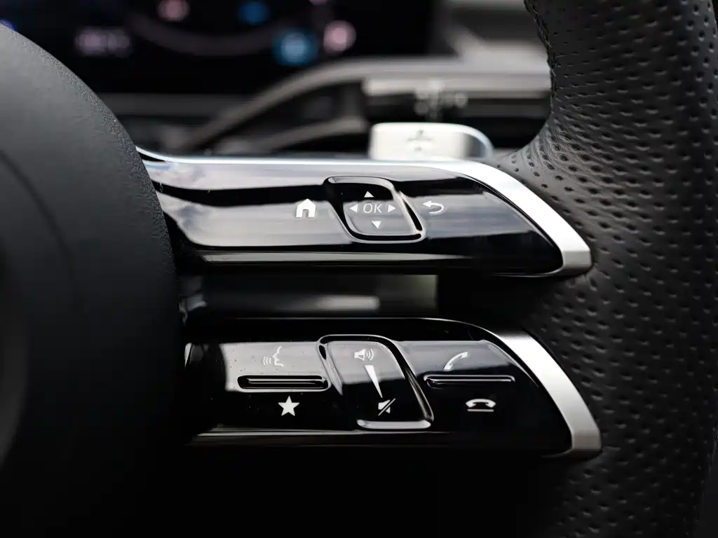 Mercedes-Benz C-Class 2024 — фото 12