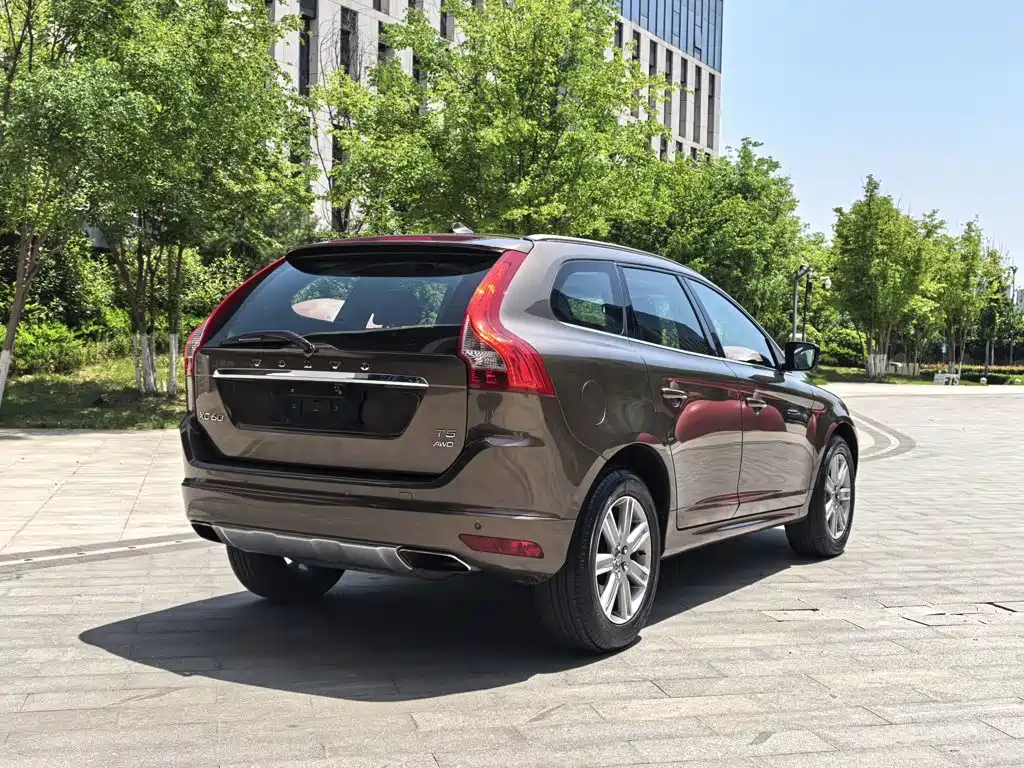 Volvo XC60 2017 — фото 17