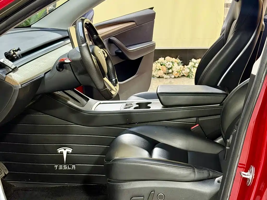 Tesla Model Y 2023 — фото 4