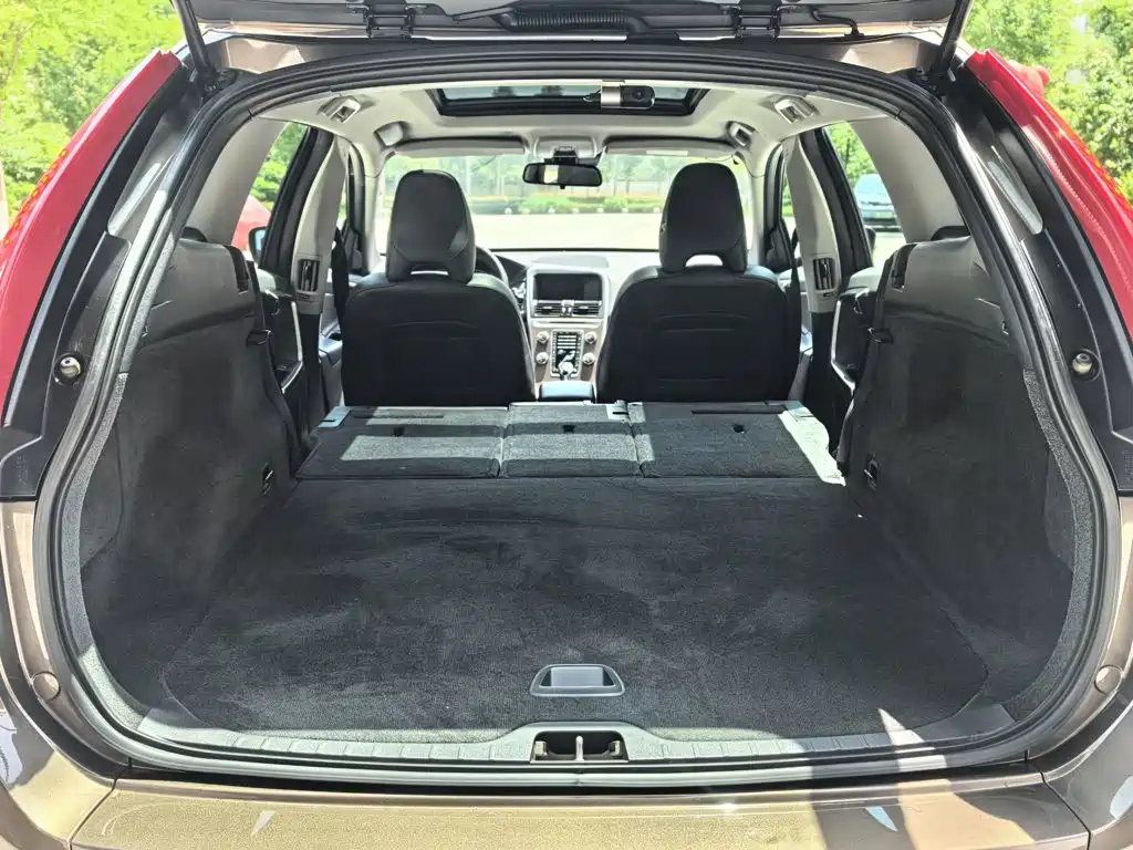 Volvo XC60 2017 — фото 18
