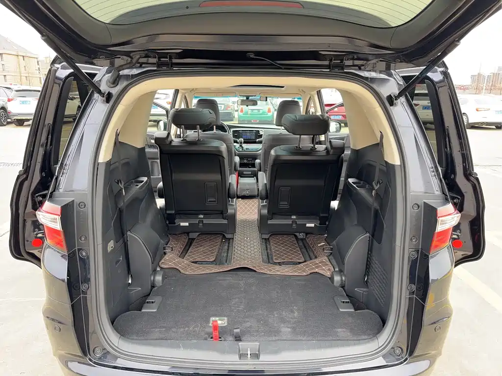 Honda Odyssey 2018 — фото 14