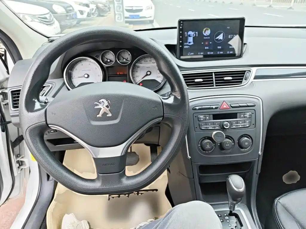 Peugeot 308 2016 — фото 10