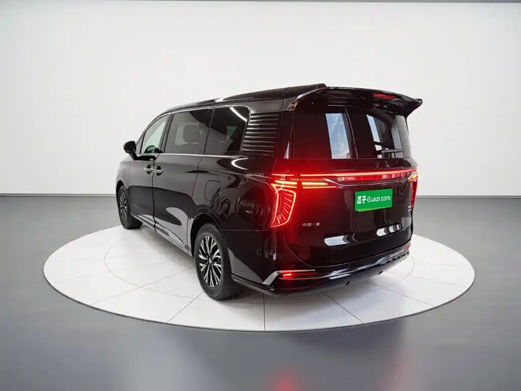 Hongqi HQ9 PHEV 2025
