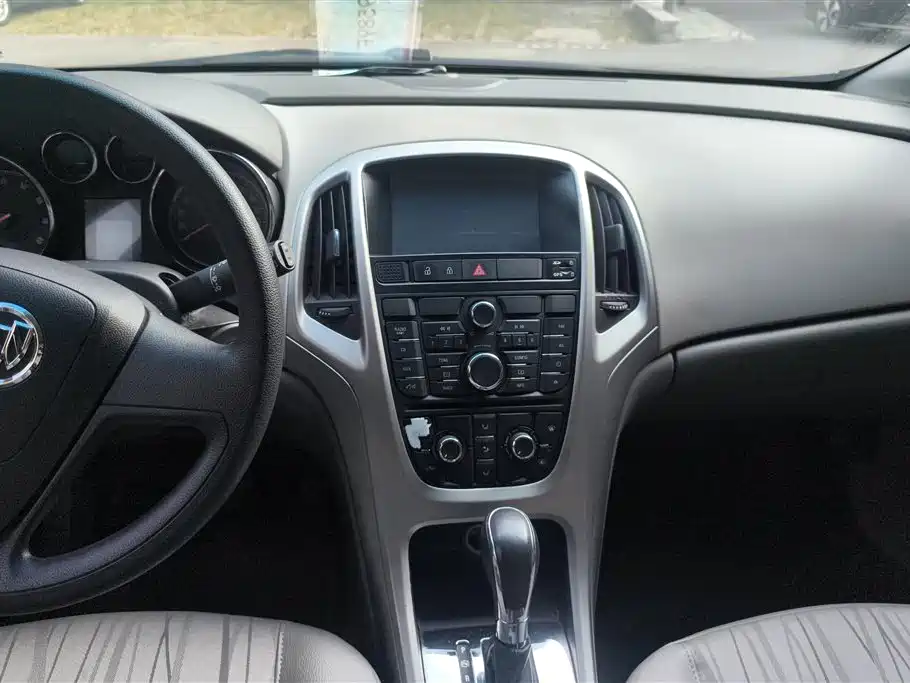 Buick Excelle 2012 — фото 13