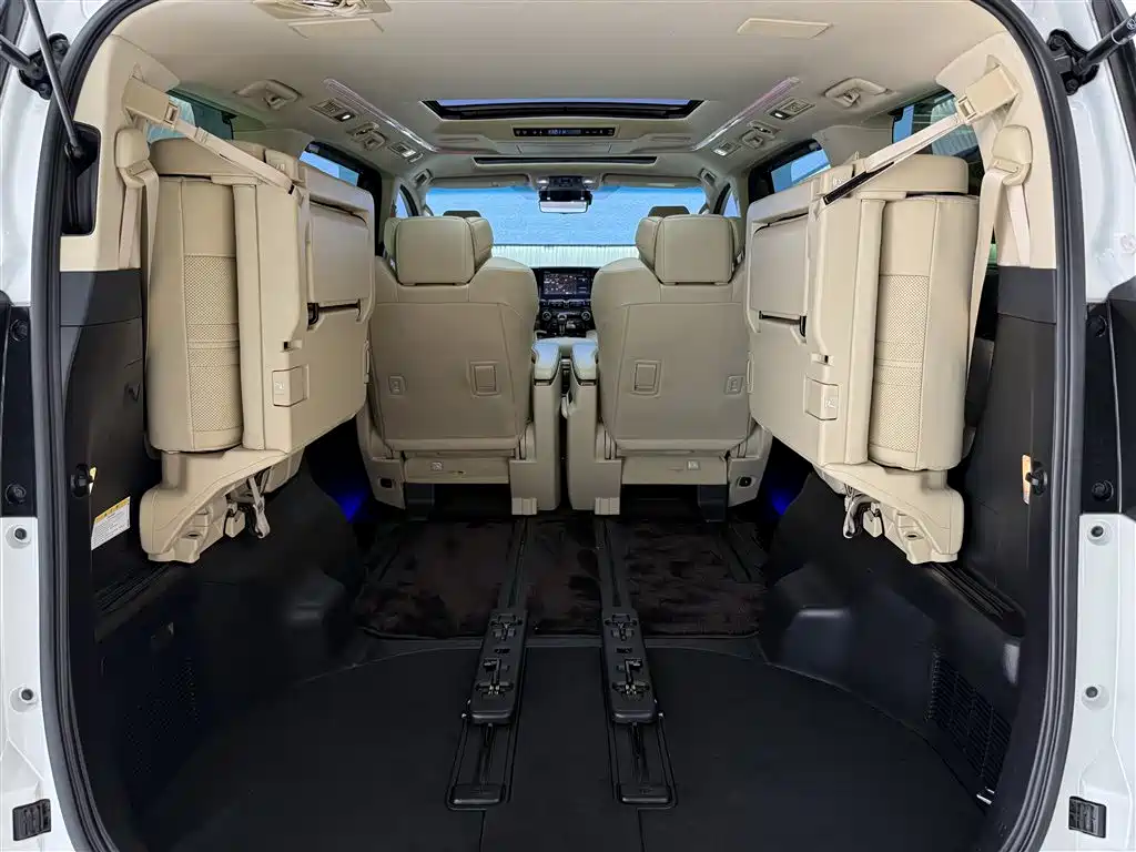 Toyota Vellfire 2022 — фото 10