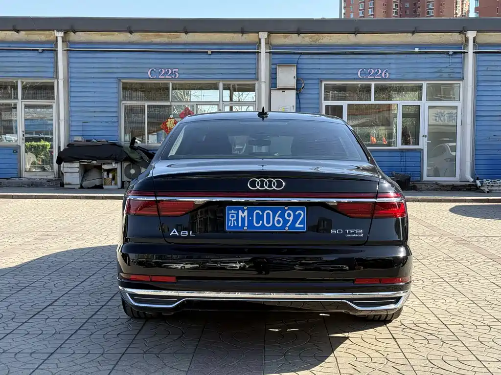 Audi A8 2021 — фото 5