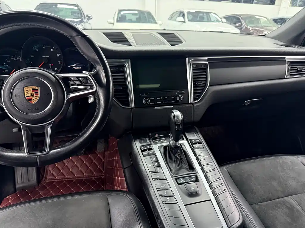 Porsche Macan 2018 — фото 11