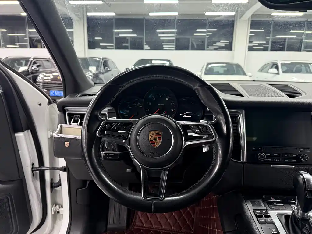 Porsche Macan 2018 — фото 10