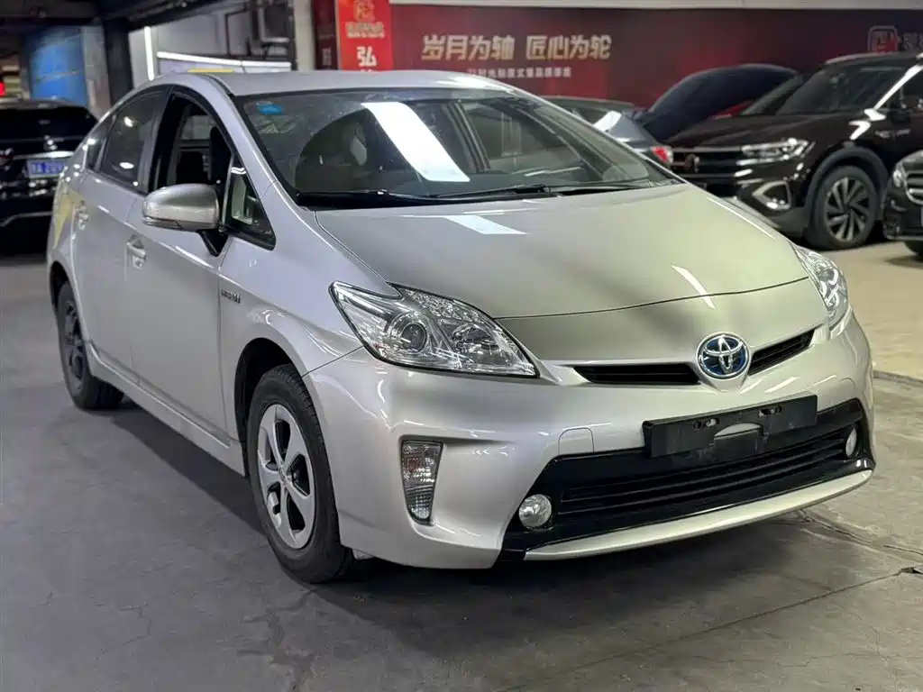 Toyota Prius 2015 — фото 3