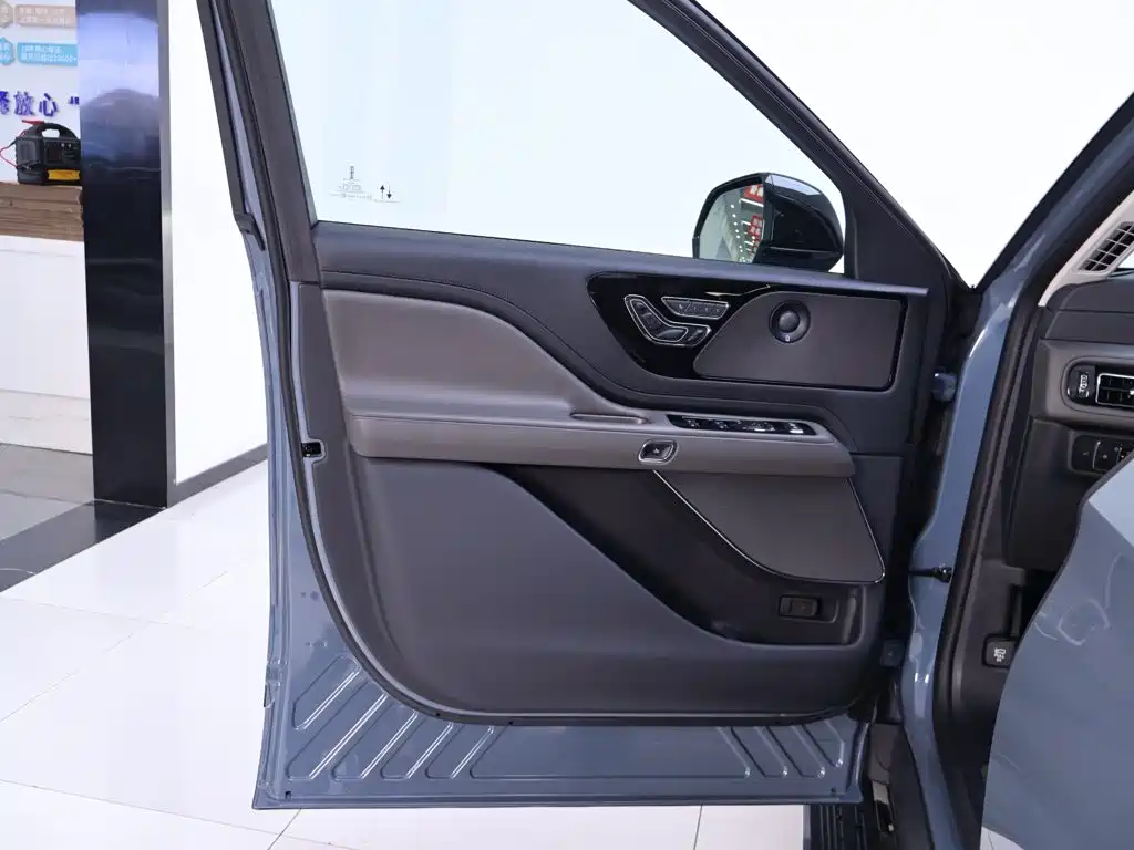 Lincoln Aviator 2025 — фото 18