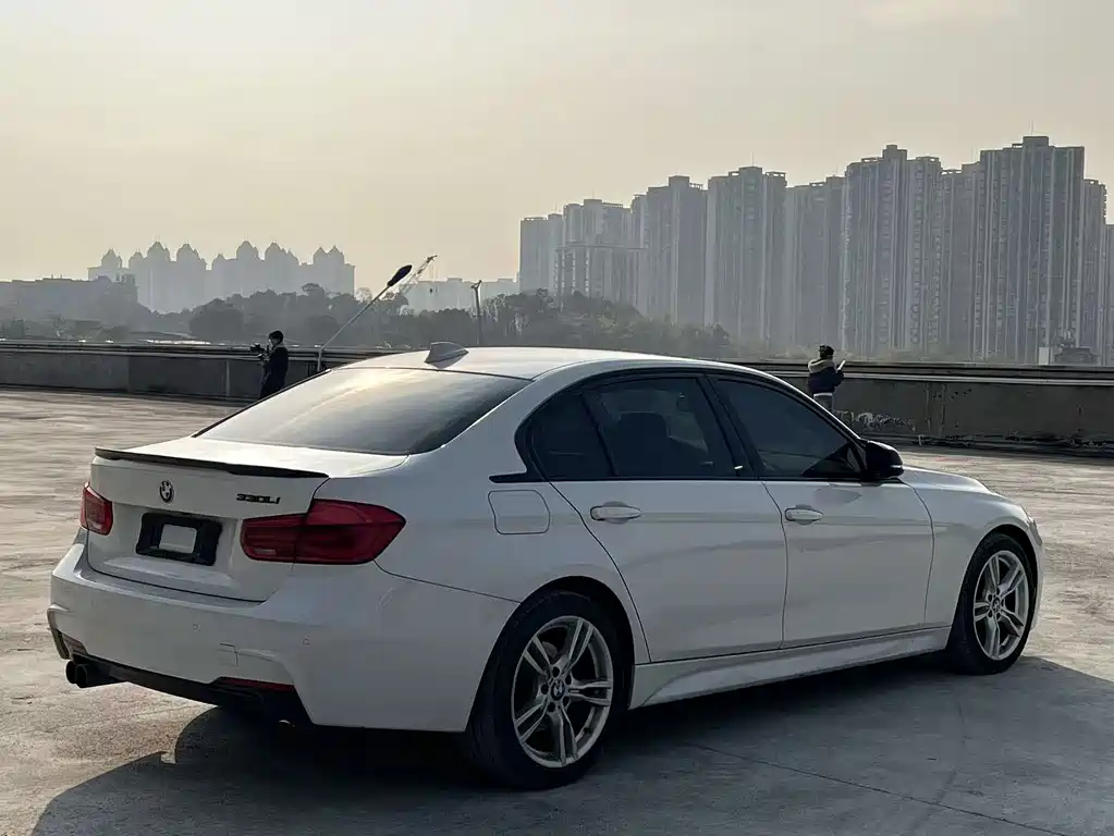 BMW 3 Series 2018 — фото 9