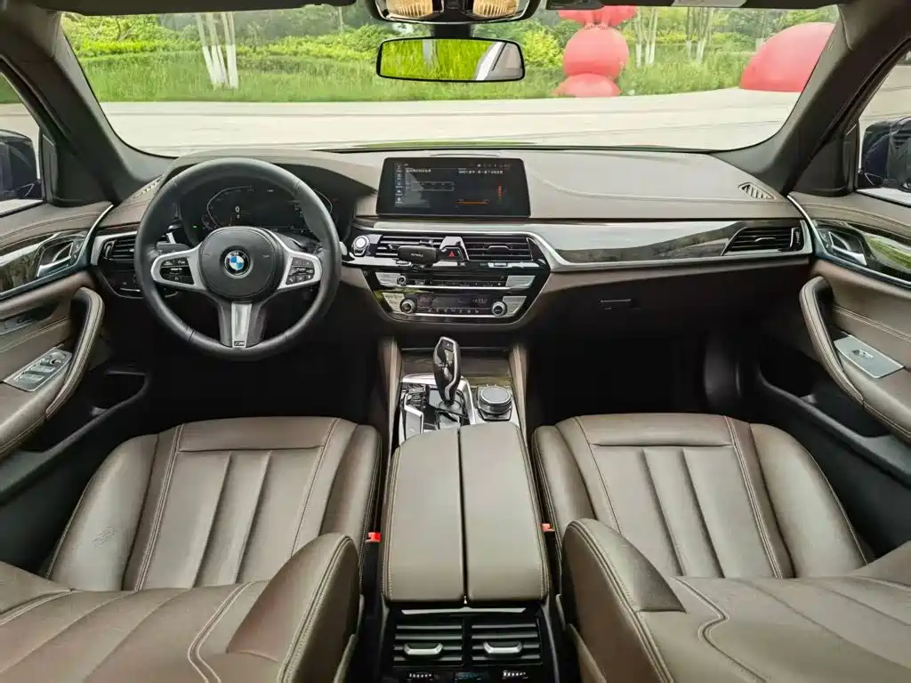BMW 5 Series 2020 — фото 9