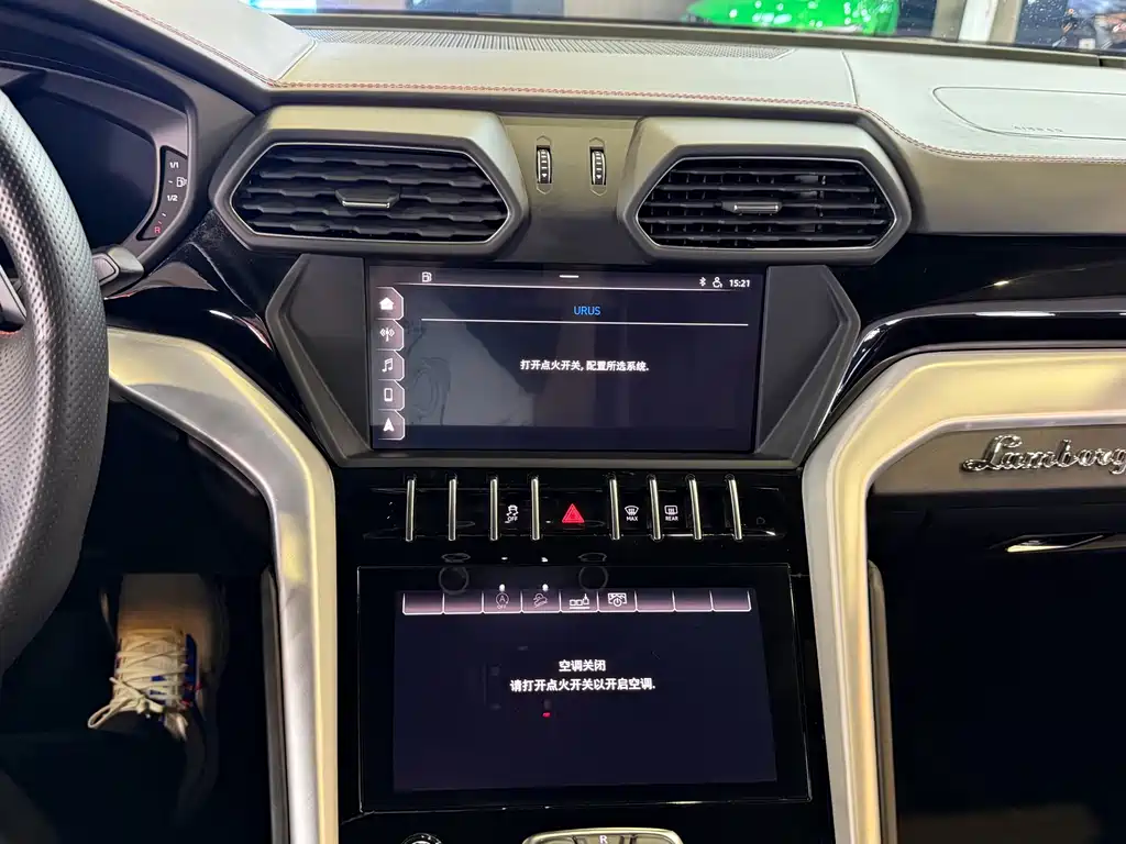 Lamborghini Urus 2019 — фото 12