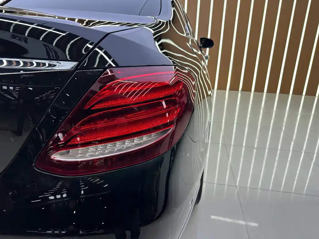 Mercedes-Benz E-Class 2019 — фото 14