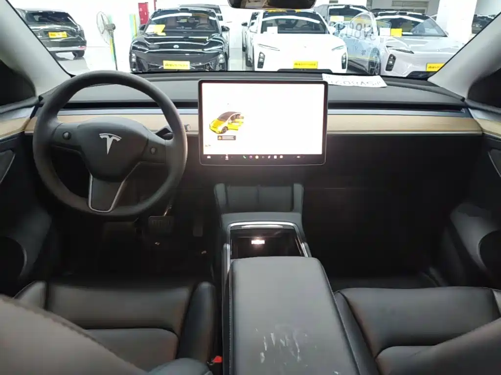 Tesla Model Y 2023 — фото 10