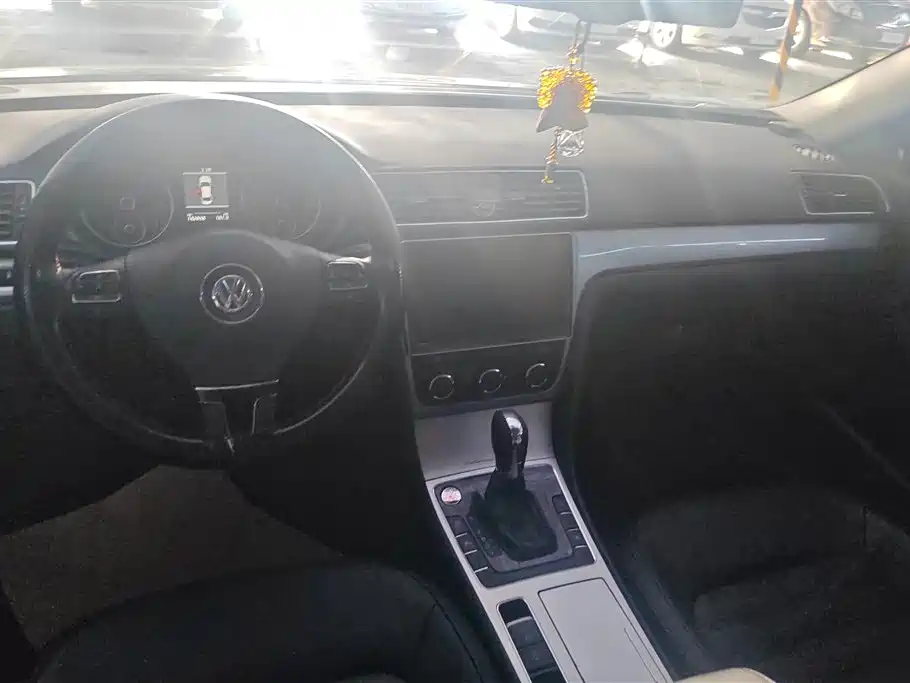 Volkswagen Passat 2014 — фото 12