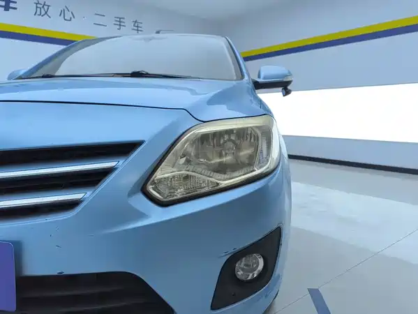 Changan Yuexiang V3 2015
