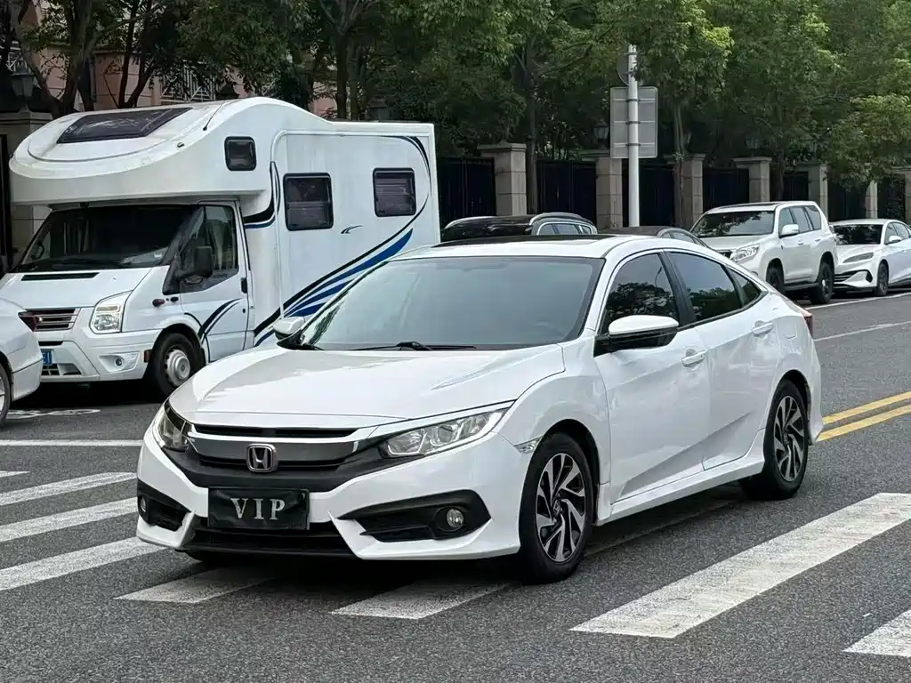 Honda Civic 2019 — фото 19
