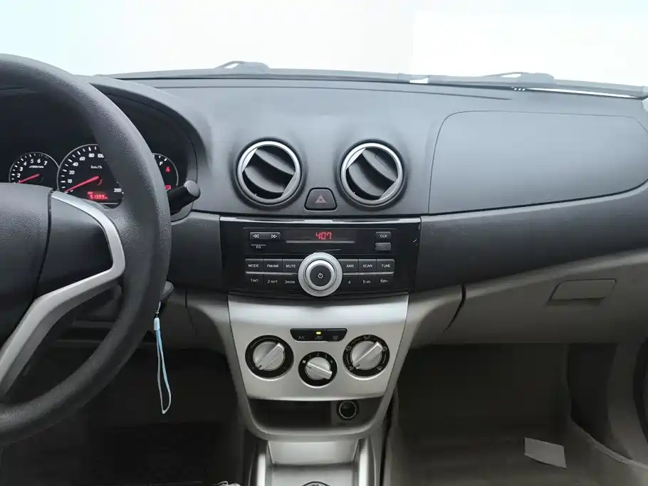Changan Yuexiang V3 2015 — фото 13
