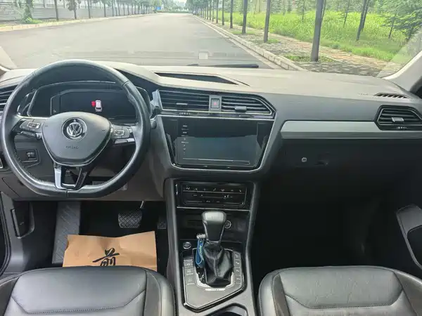 Volkswagen Tiguan L Plug-In Hybrid 2020