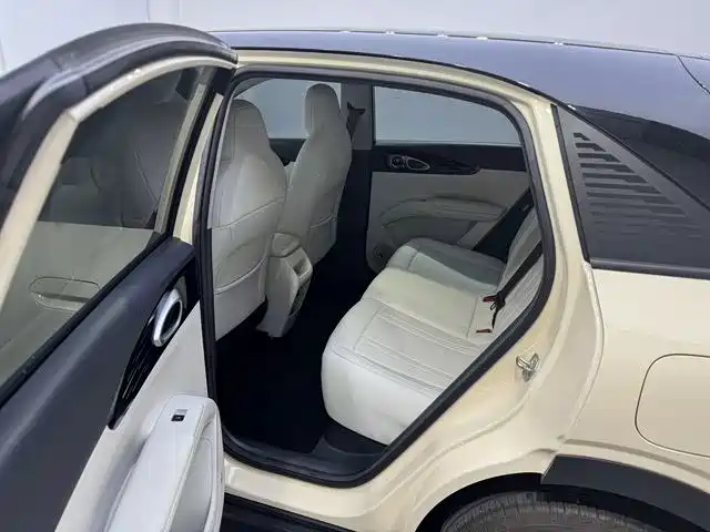 Geely Galaxy Starwish 2025 — фото 10