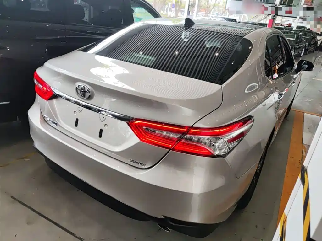 Toyota Camry 2022 — фото 7