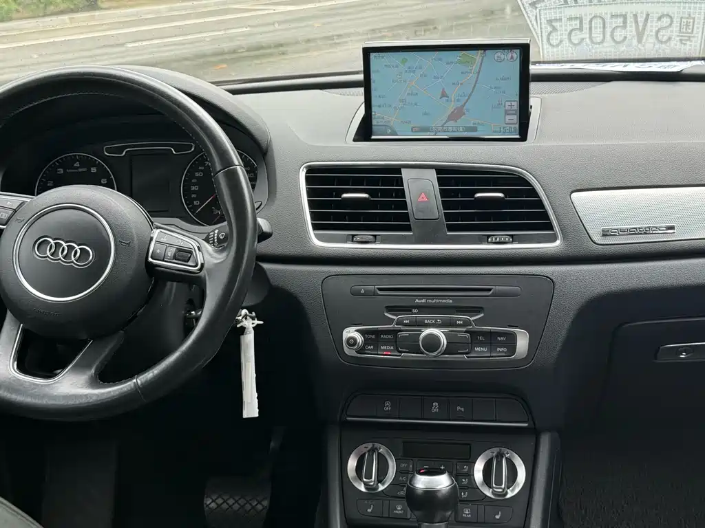 Audi Q3 2014 — фото 10