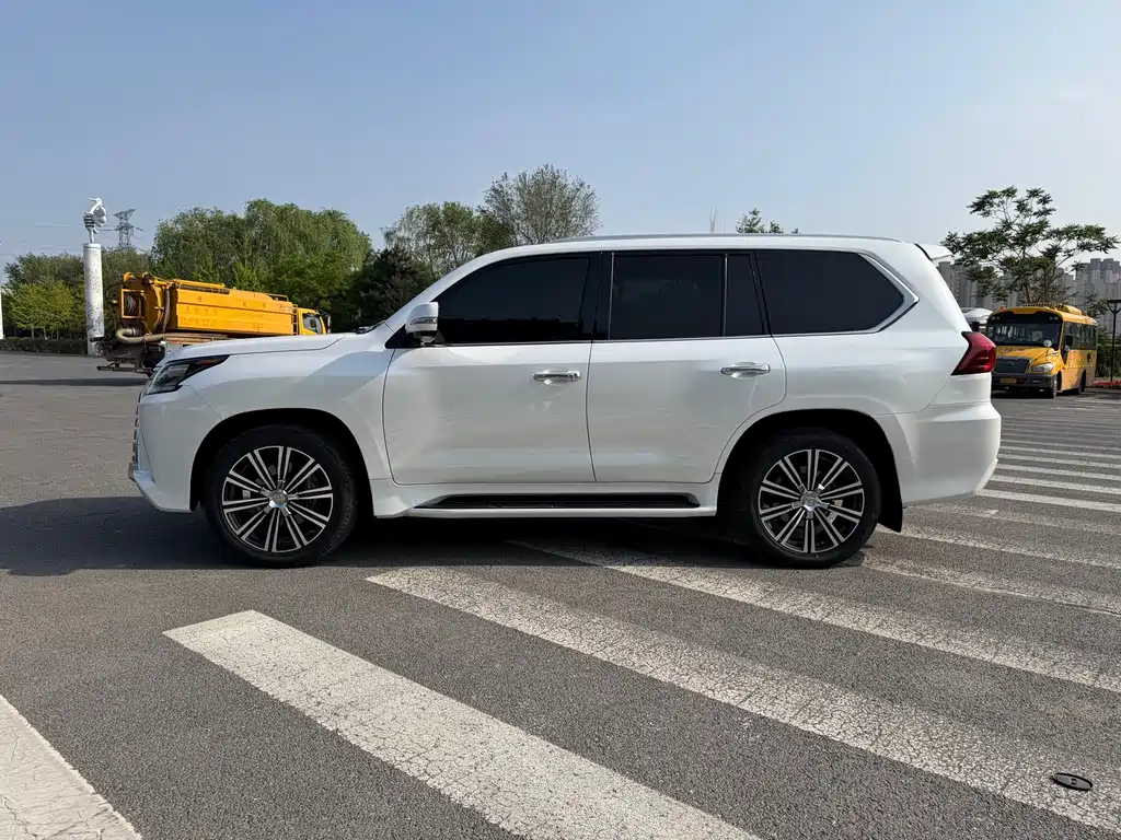 Lexus LX 2019 — фото 7