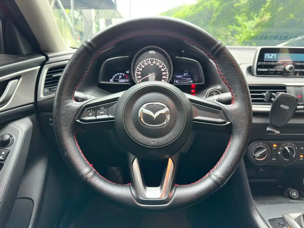 Mazda 3 Axela 2017 — фото 14