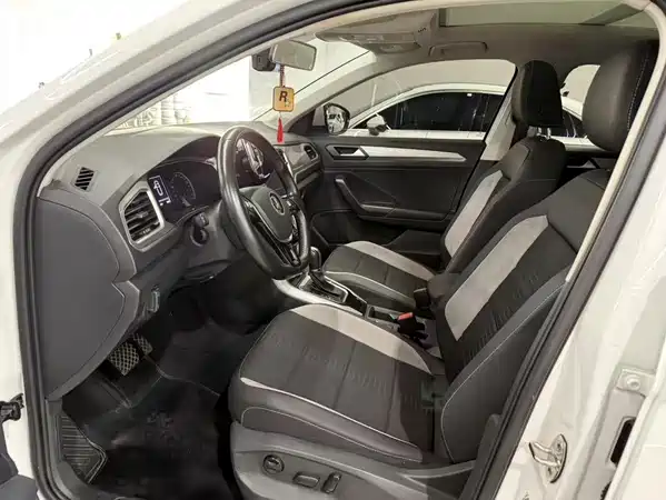 Volkswagen T-Roc 2023