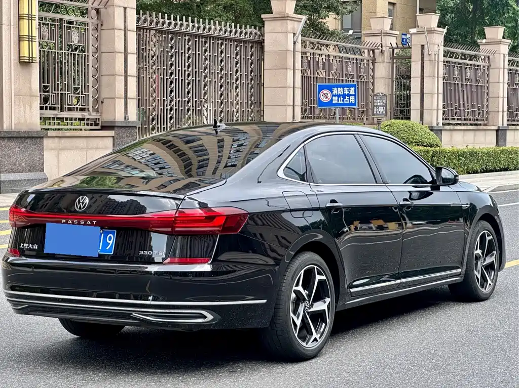 Volkswagen Passat 2023 — фото 8