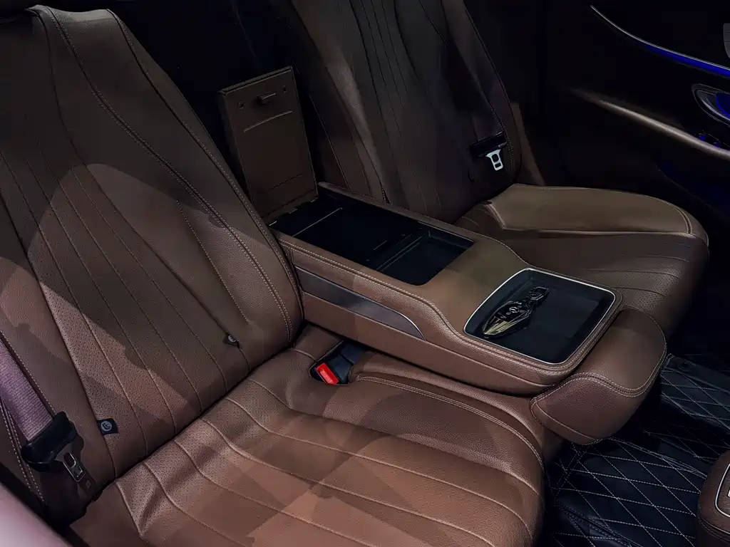 Mercedes-Benz E-Class 2023 — фото 10