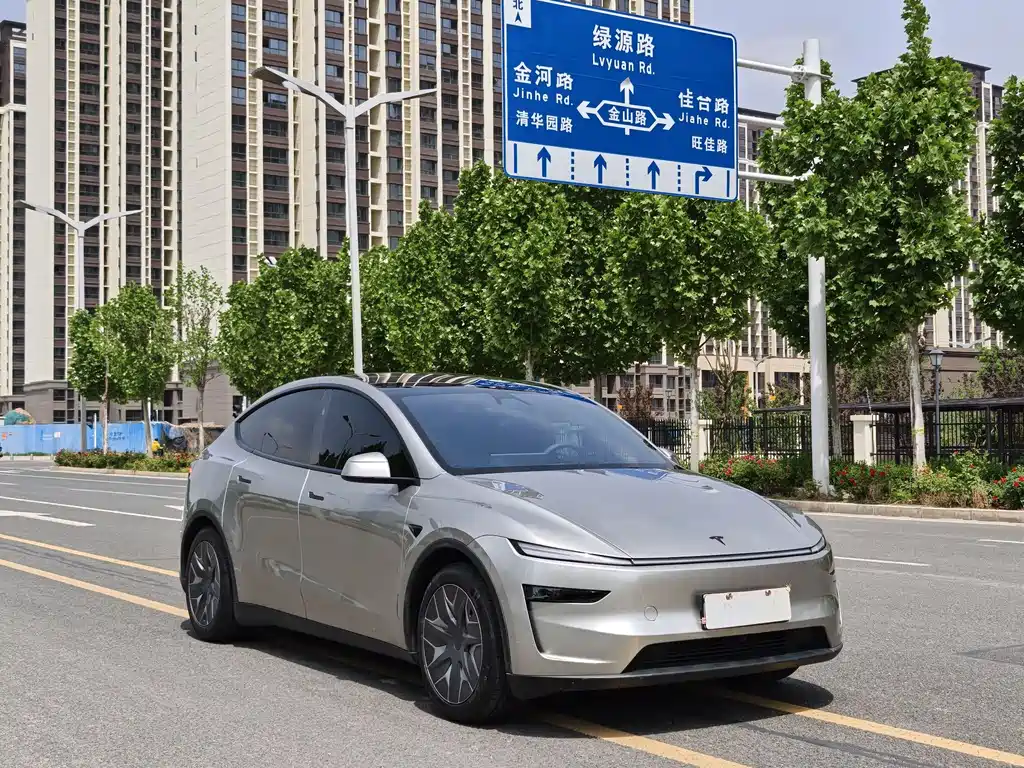 Tesla Model Y L 2025 — фото 3