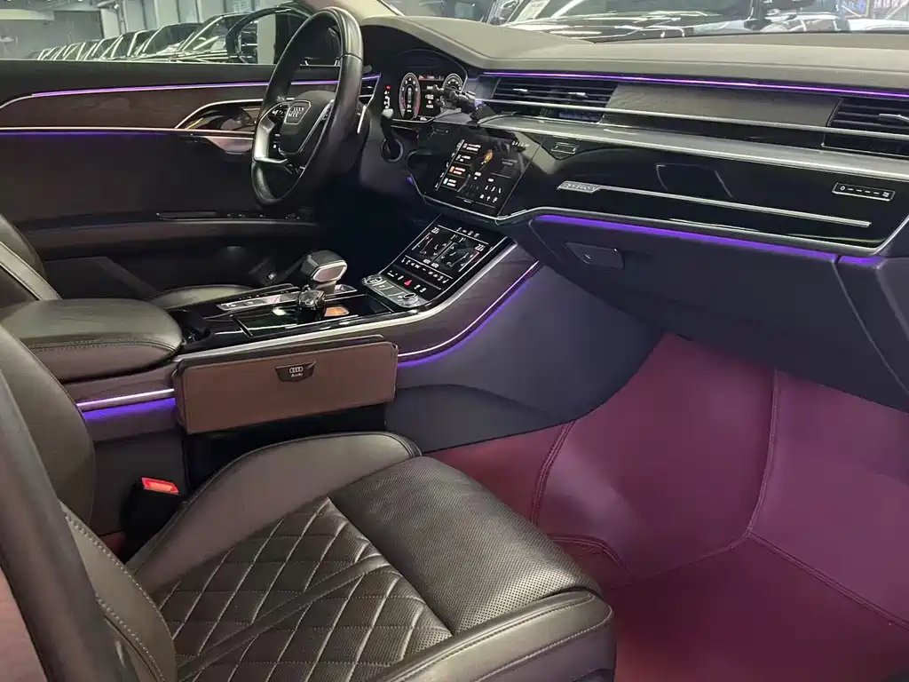 Audi A8 2022 — фото 17