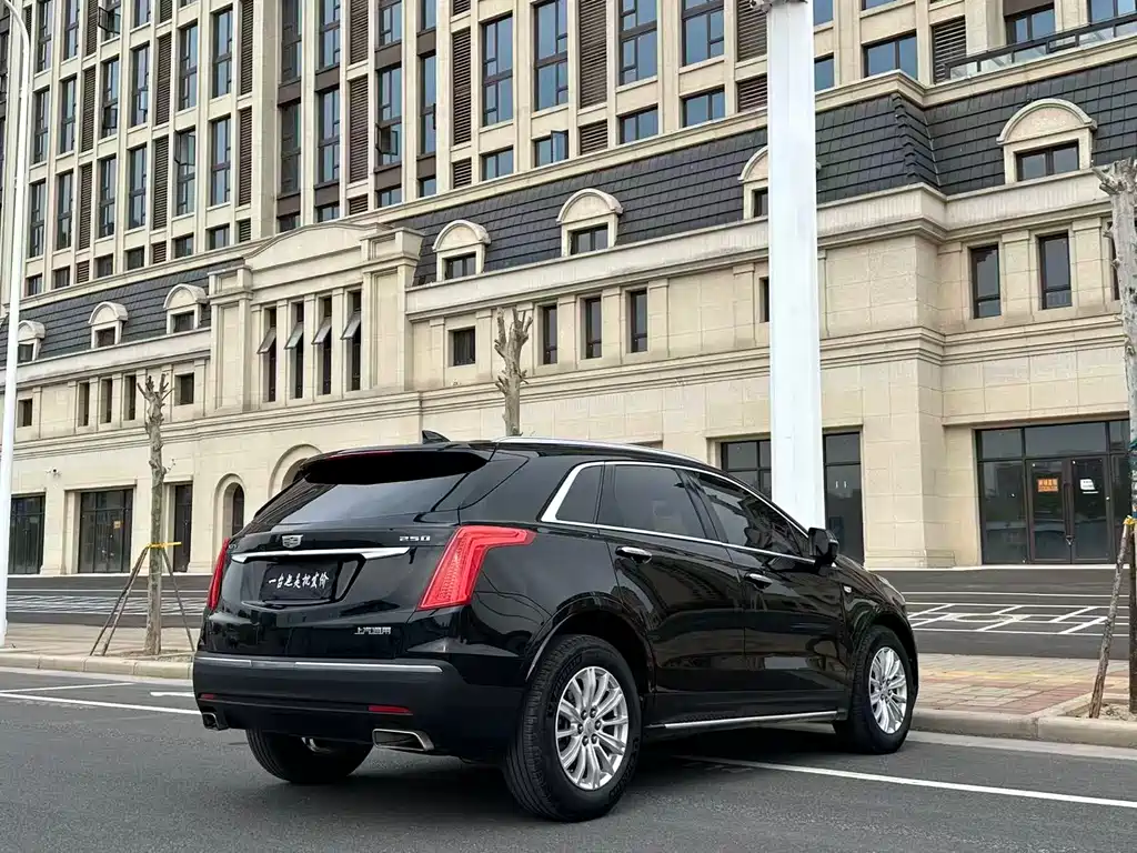 Cadillac XT5 2017 — фото 16
