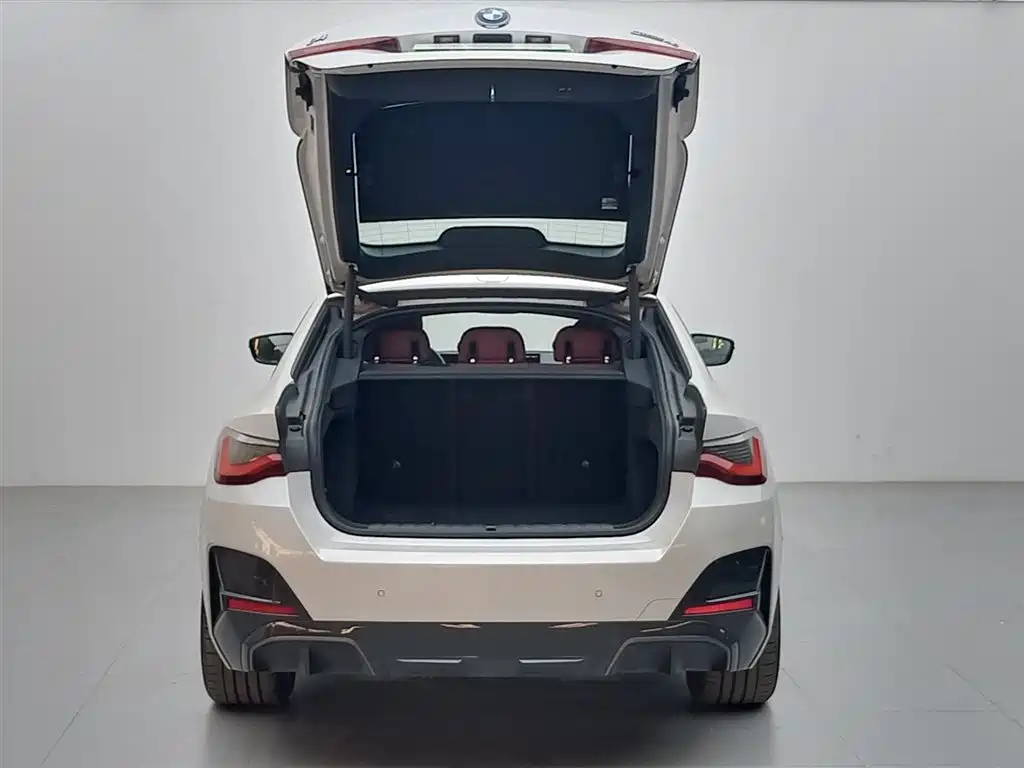 BMW i4 2025 — фото 6