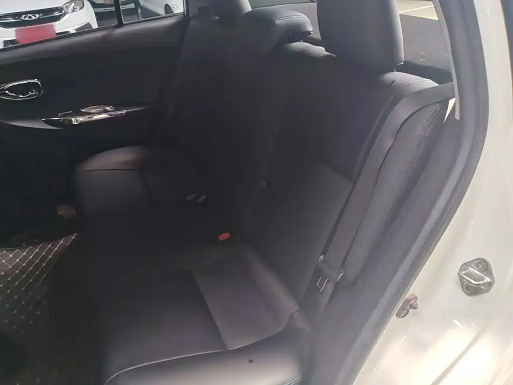 Toyota Yaris L 2015 — фото 17