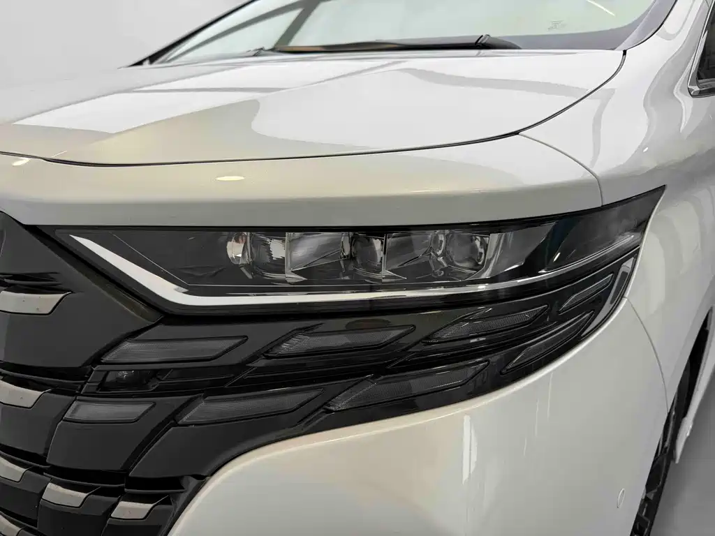 Toyota Alphard 2024 — фото 10